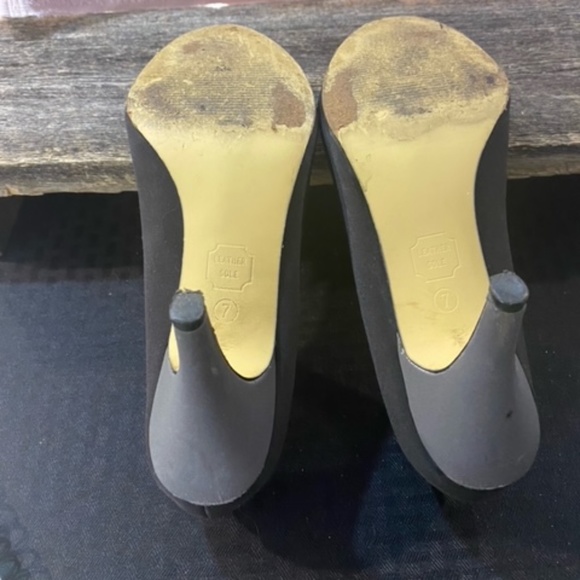 Black and Grey Pumps Size 7 - Picture 6 of 12